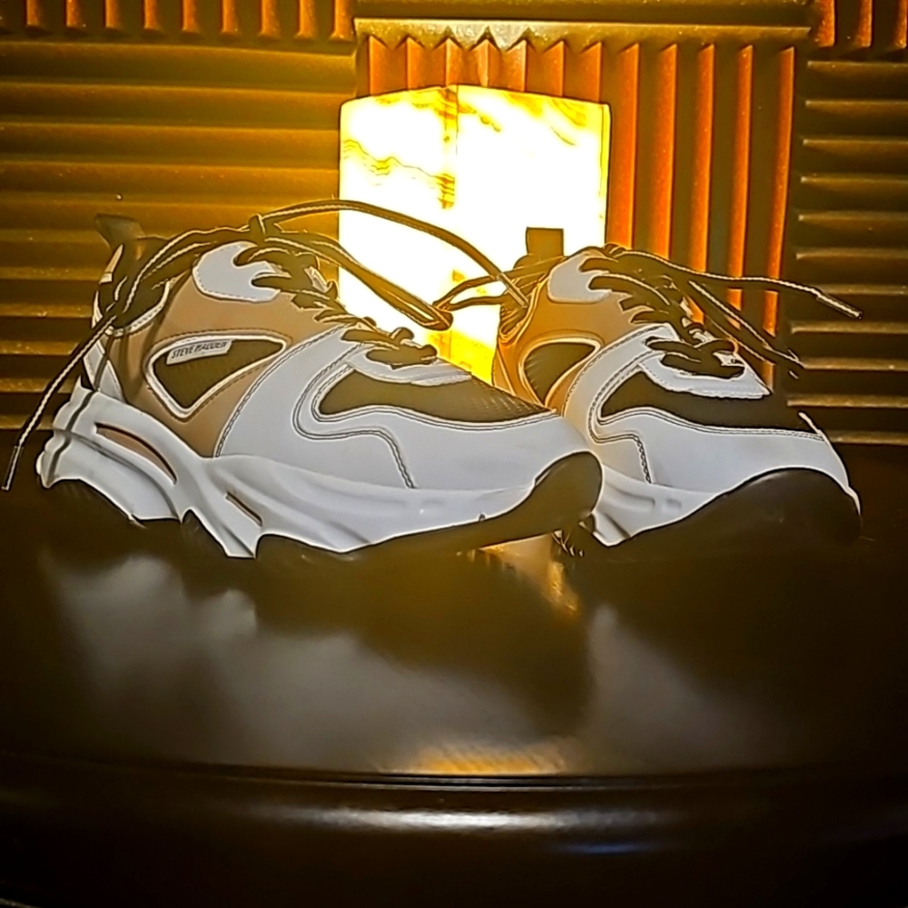 Women's size 7.5 shoes, good condition